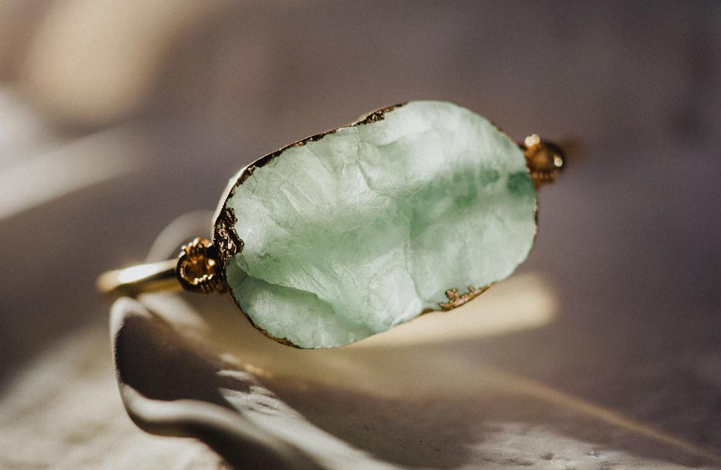 Statement Jewellery: How Heavy Necklaces Elevate Your Look