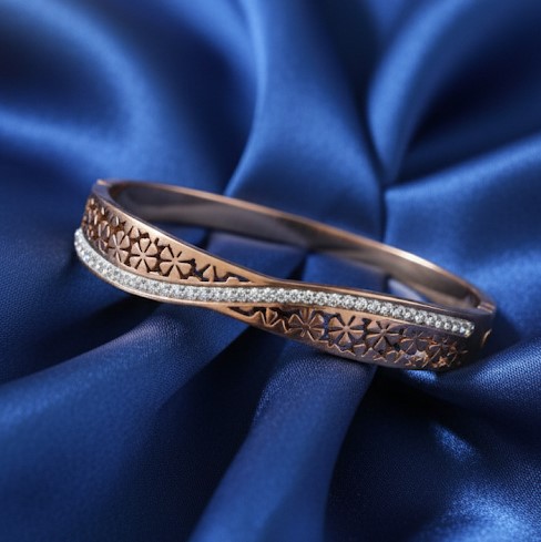 Star Lattice Engraved Diamond Edge Bangle