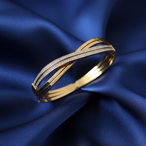 Triple Crossover Pav? Gold Bangle