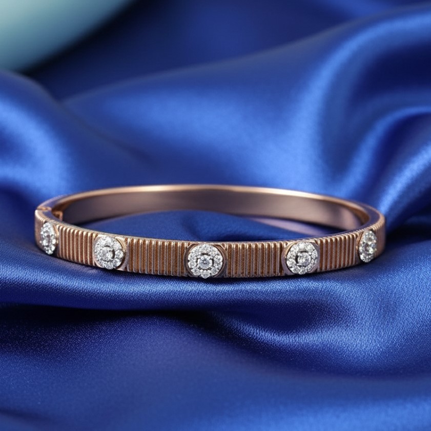 Ribbed Halo Station Bangle