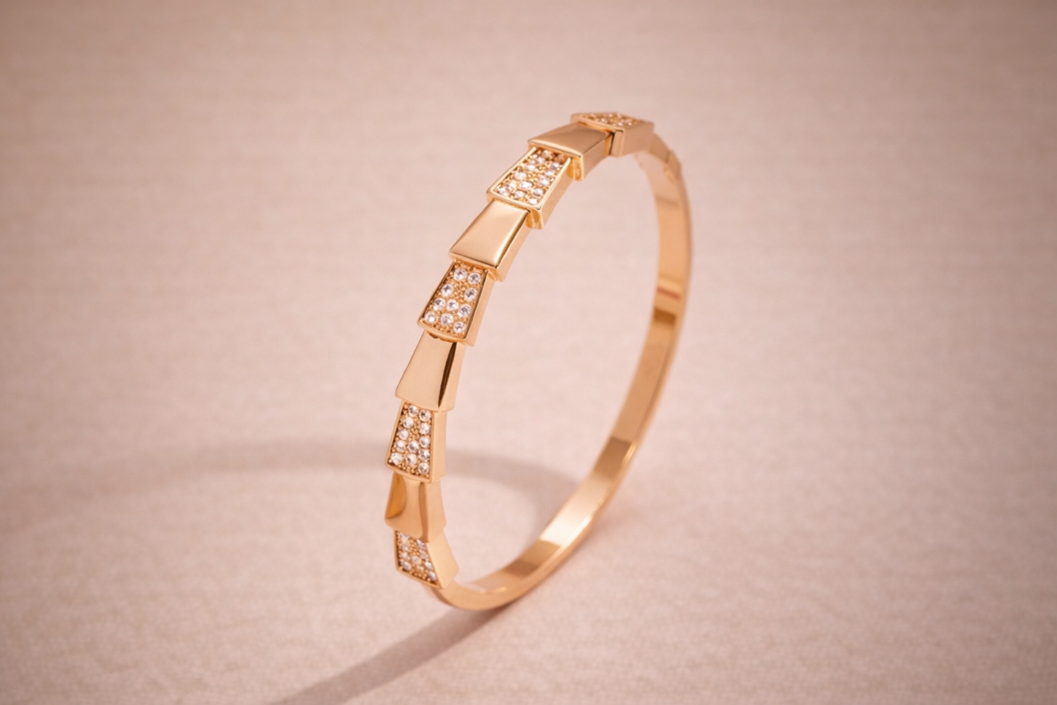 Pyramid Spike Pav? Station Bangle